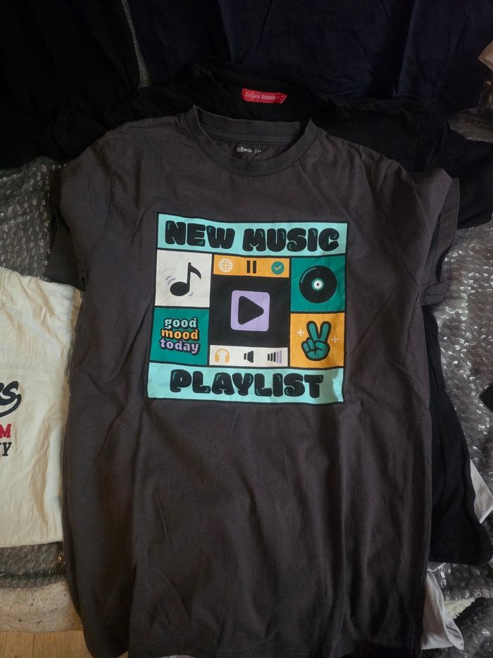 Lot tee shirts 14 ans - photo numéro 7