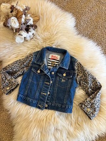 Veste en jeans léopard Ikks taille 2 ans en très bon état 
