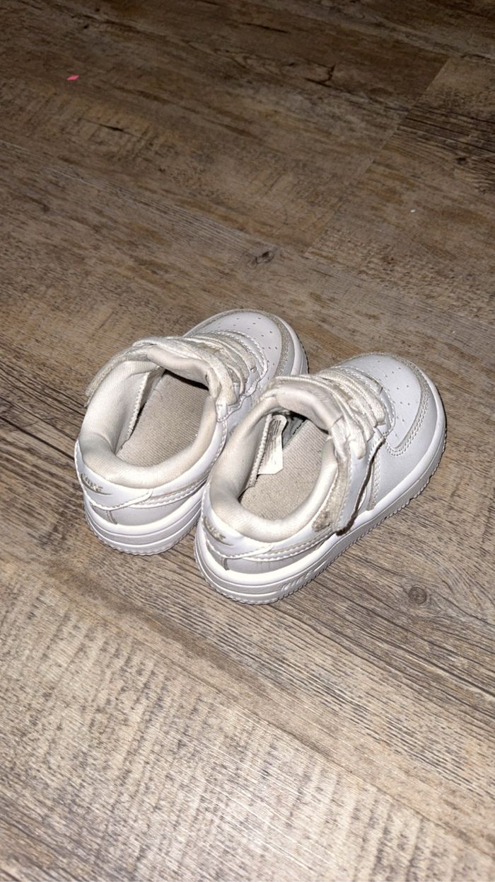 Nike blanche - photo numéro 3