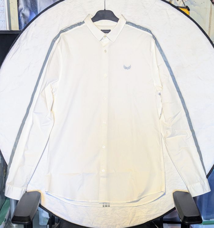 Chemise Kaporal Blanche Lignes Grises Manches Triple Lignes Arrière Vêtement Tendance Mode Hommes