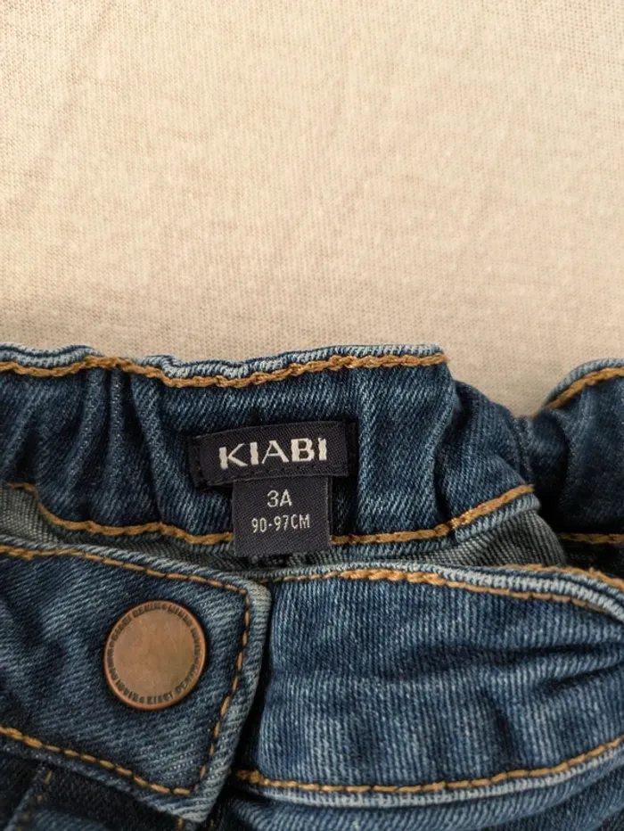 Jupe en jean boutonnée avec ourlet effiloché - Kiabi - 3 ans (90-97 cm) - photo numéro 3