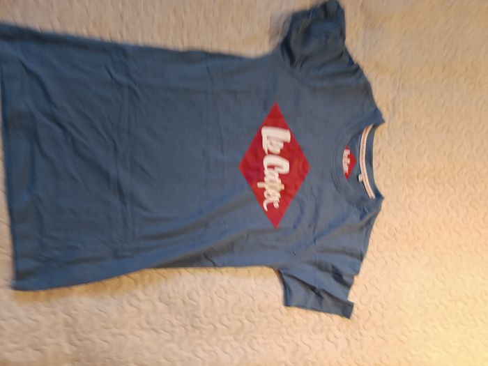 T-shirt.  Lee.  Cooper