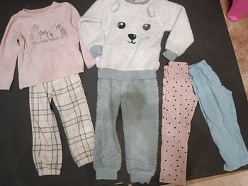 Lot de 2 pyjamas et 2 pantalons plus fins fille 3ans