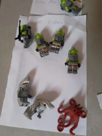 8 Figurines lego Atlantis
