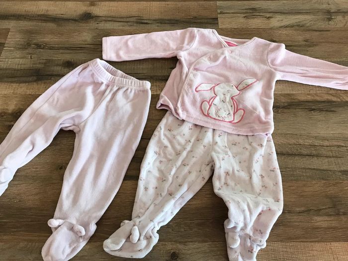 Pyjama 1 haut + 2 bas 9 mois In extenso