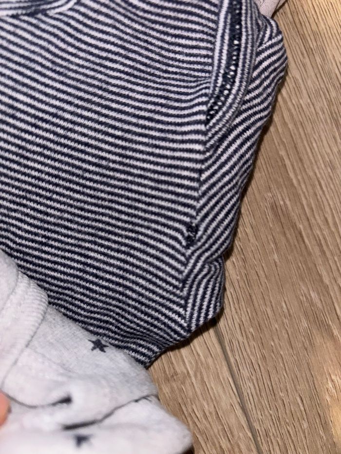 Lot bodies 6 mois - photo numéro 2