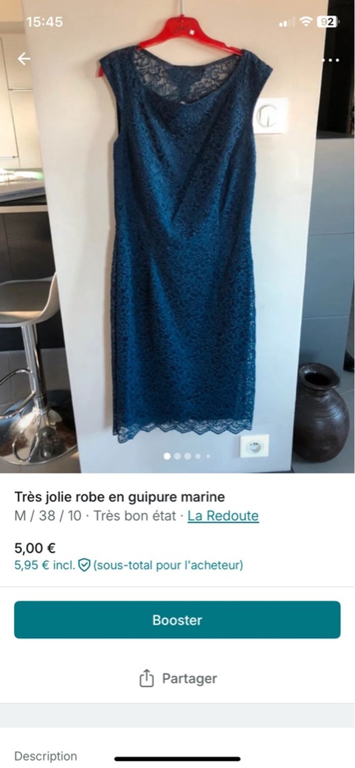 Très jolie robe en guipure bleu marine