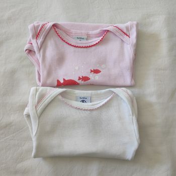 Lot 2 bodies bébé fille 3 mois Petit Bateau poissons