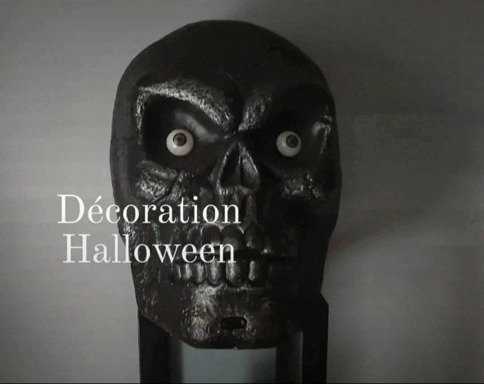 Décoration Halloween crane avec son et lumière (30 cm) - photo numéro 3