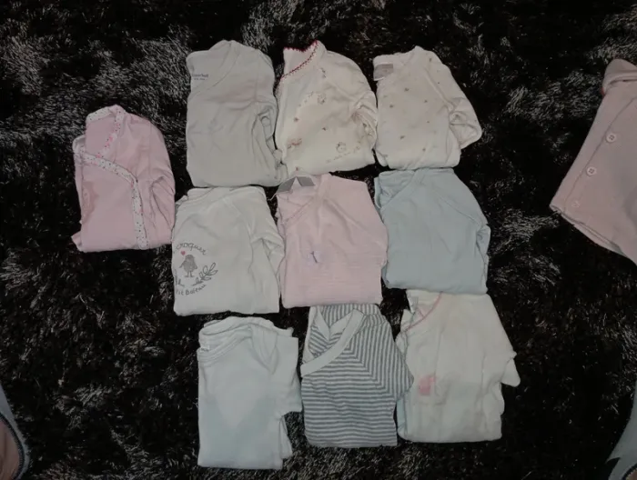 Lot vêtements bébé fille 1 mois 43 pièces - photo numéro 9