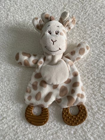 Doudou girafe plate action 