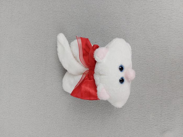 Peluche doudou chat blanc rose exclusivité PARC ASTERIX yeux bleus nœud rouge - photo numéro 3