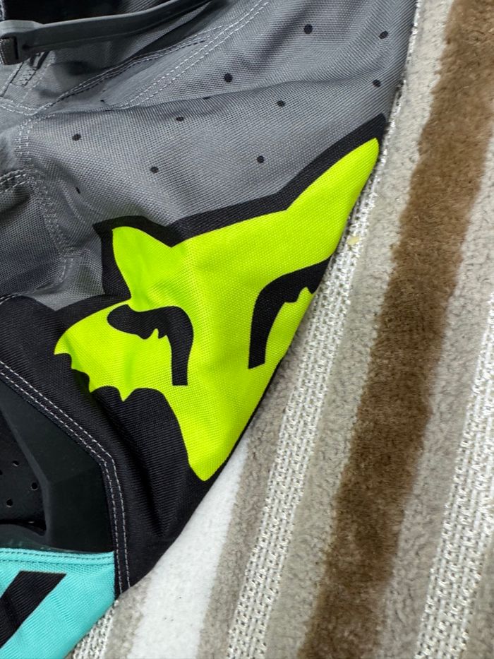 Pantalon motocross Fox Racing 180 taille 22Y bleu/gris/jaune fluo très bon état - photo numéro 6