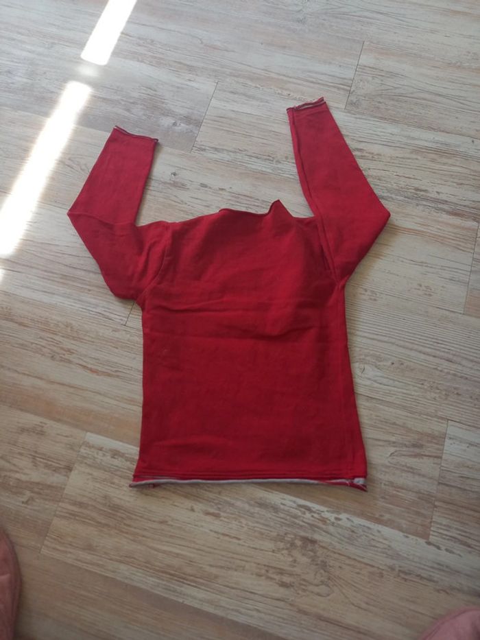 Tee-shirt manches longues rouge. - photo numéro 2