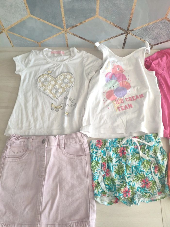 Lot 4 tenues été fille 18 mois + un maillot de bain shorts t shirts - photo numéro 3