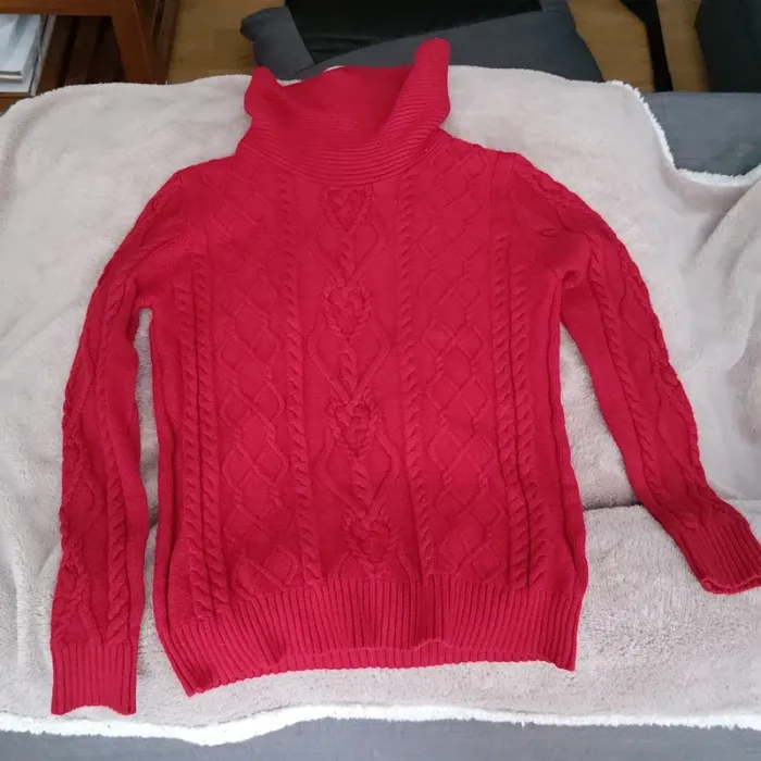 Pull col roulé rouge type tricot