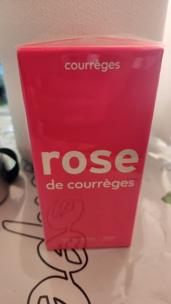 Parfum rose de courreges
