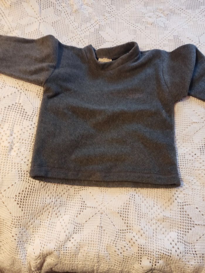 pull polaire gris foncé 6 ans