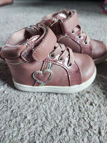 Chaussures bébé taille 18