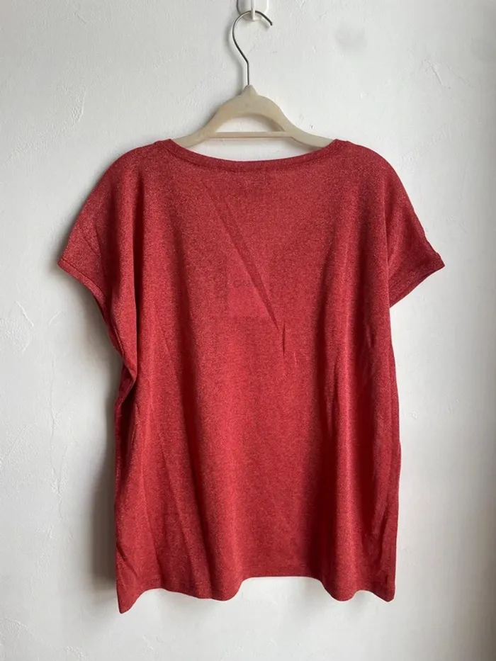 Tee shirt rouge pailleté - photo numéro 2
