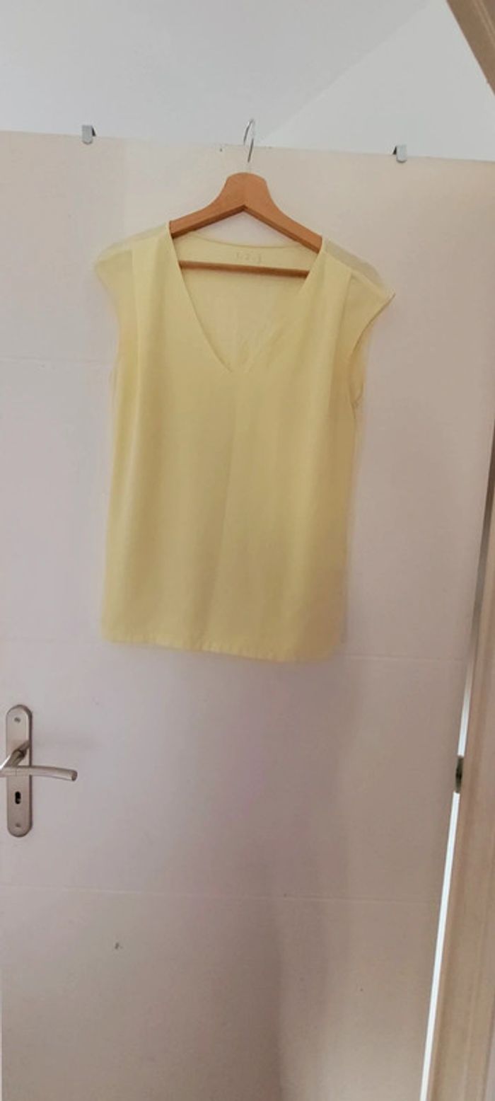 Haut 1.2.3 jaune clair viscose effet fluide taille 40 parfait état - photo numéro 4
