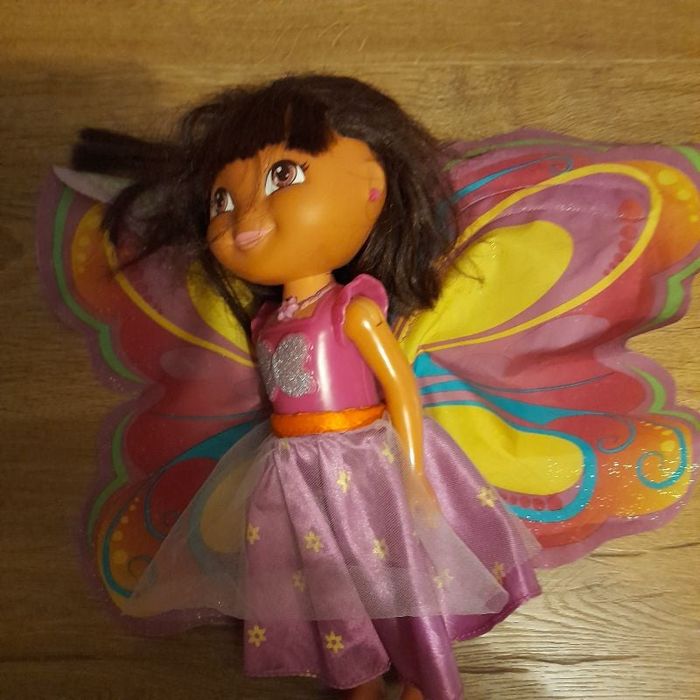 Poupée dora papillon