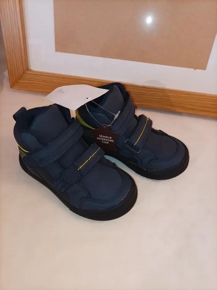 Chaussures hautes à scratch bleu marine neuves Vertbaudet garçon pointure 24
