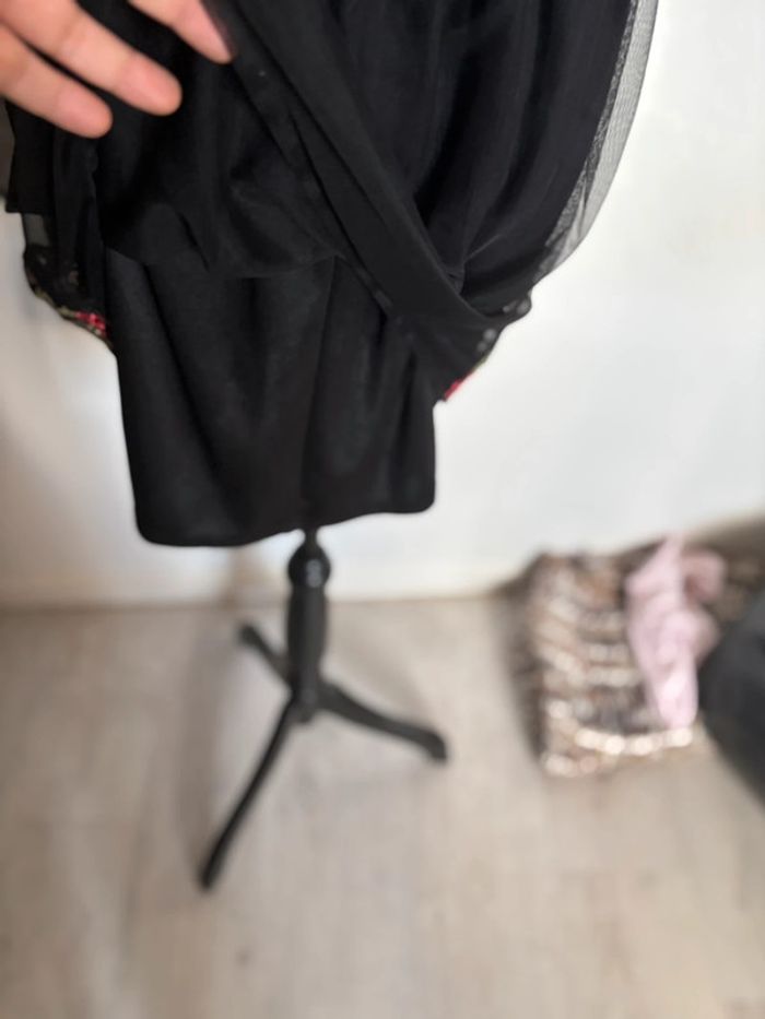 Petite robe noire brodée taille 42 - photo numéro 7