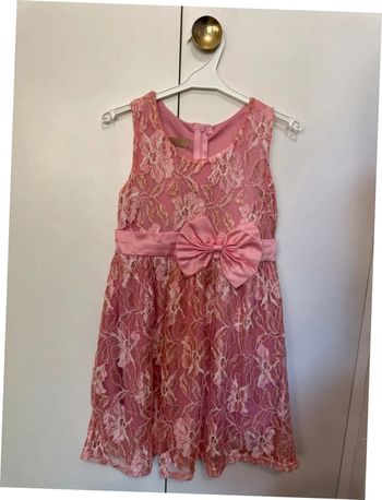 Robe en dentelle rose