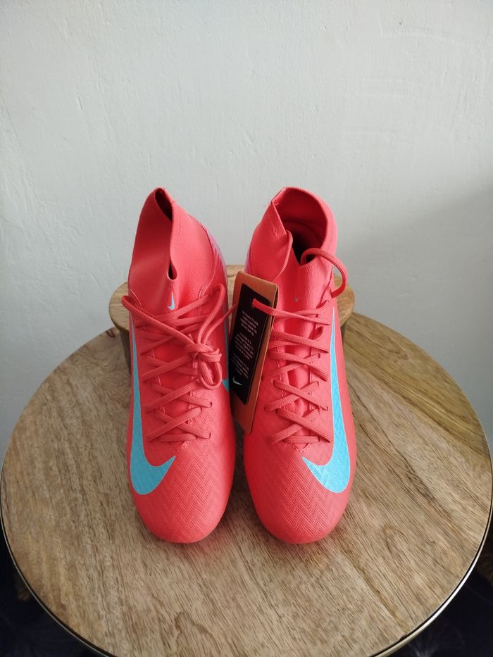 Crampons Nike T 37,5 - photo numéro 2
