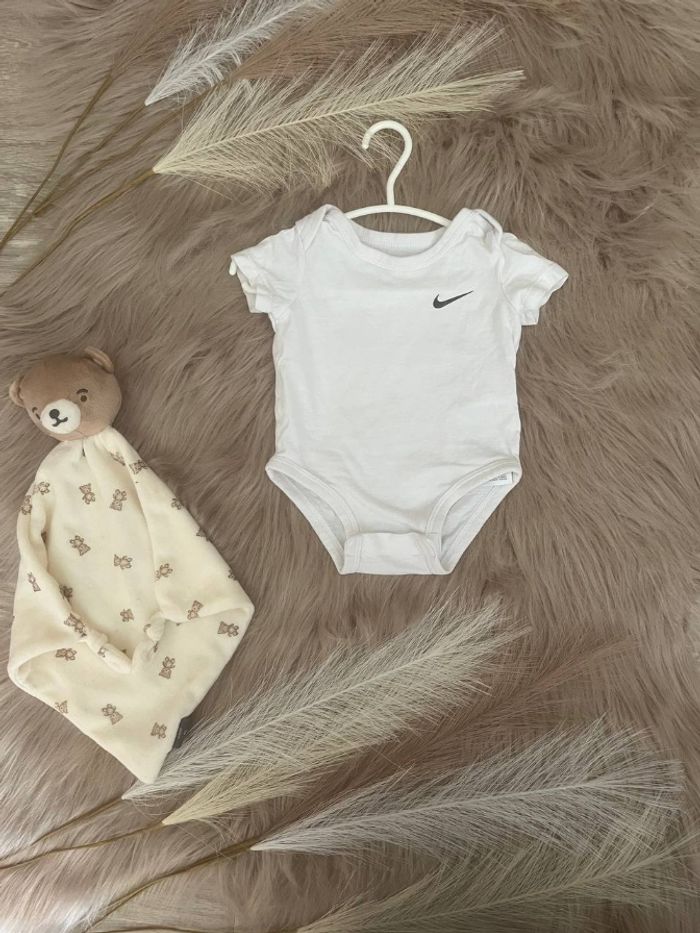 Lot body nike bébé - photo numéro 3
