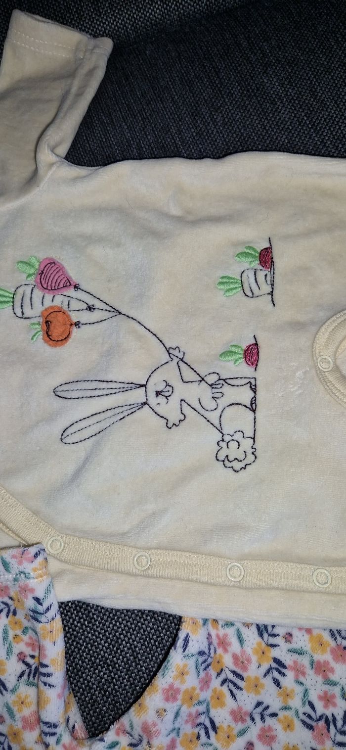 2 pyjamas 1 mois - photo numéro 3