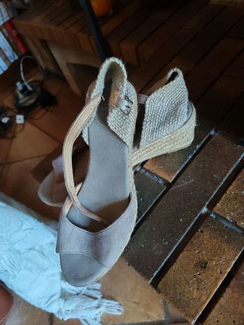 Sandales beiges à talons compensées Toni Pons Origens