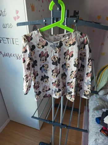 Tee shirt manche longue minnie taille 8 ans