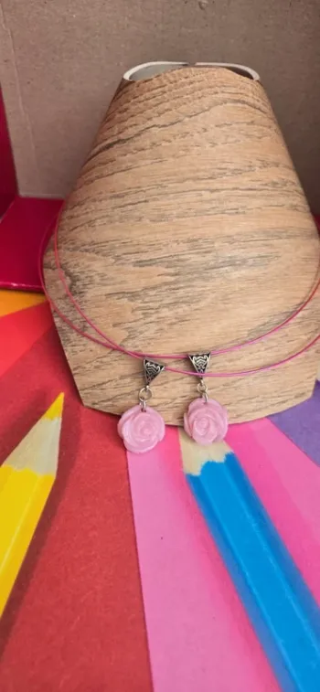 Collier petite rose rose Fimo neuf