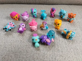 Lot de 16 figurines animaux mini hatchimals
