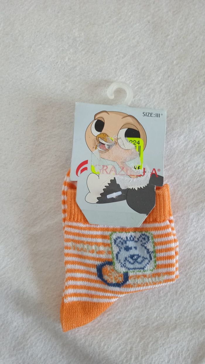 Jolie chaussettes orange rayée bébé +ou- 3 mois - photo numéro 2