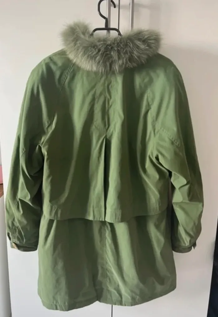 Parka verte avec capuche à fourrure - photo numéro 2