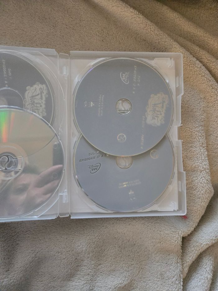 DVD Violetta saison 1 partie 4 - photo numéro 2