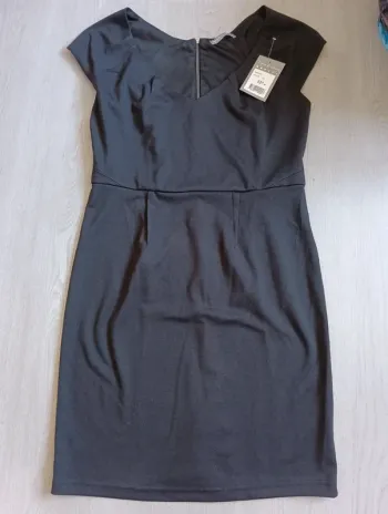 Robe noire Taille 42 Neuve