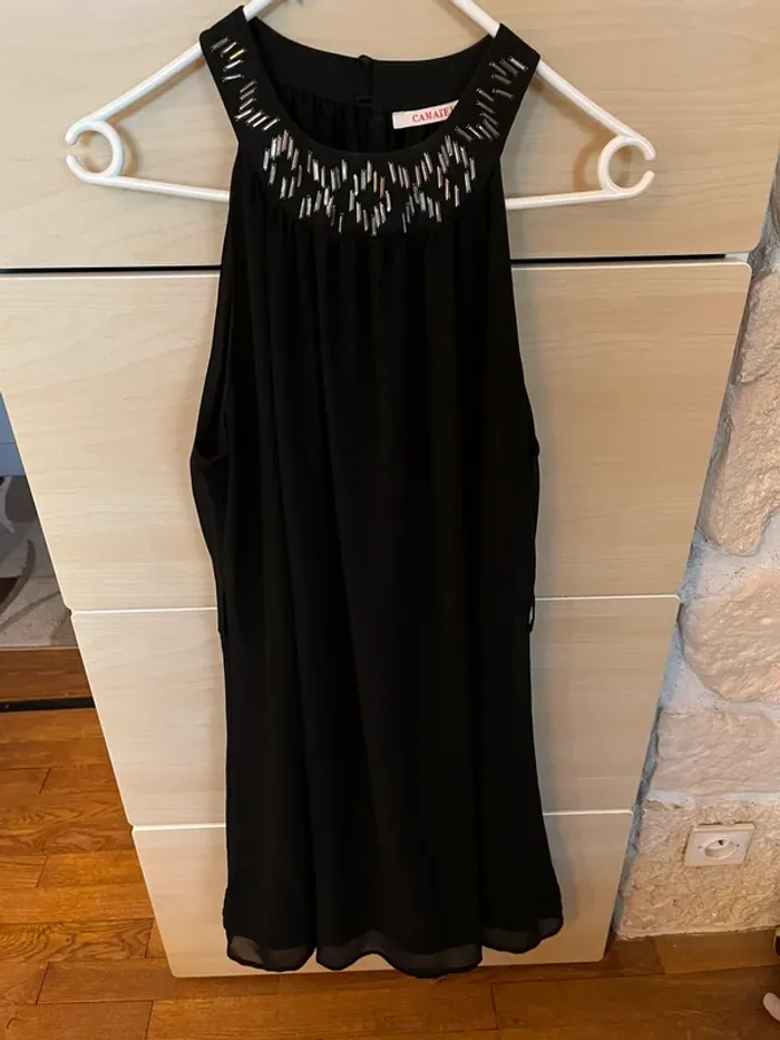 Jolie robe noir camaïeu