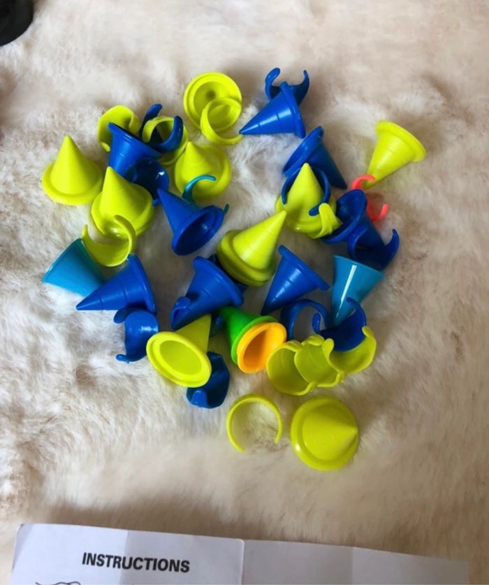 Lot de 23 voitures toupies Spinzals - 20 classiques et 3 Disney - aucun double - photo numéro 4