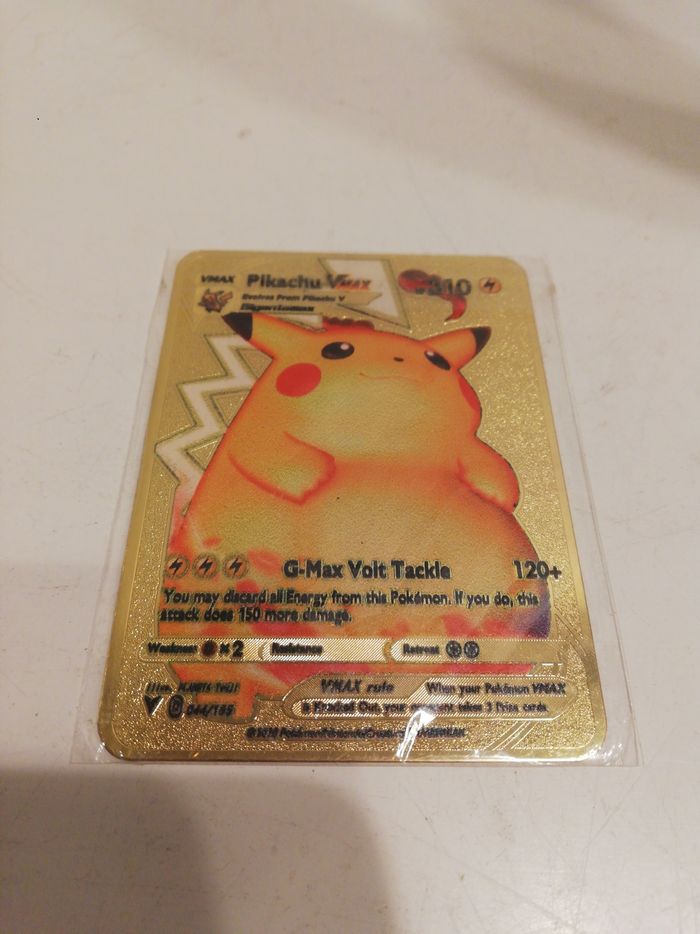 Carte Pokémon Pikachu Vmax or en metal