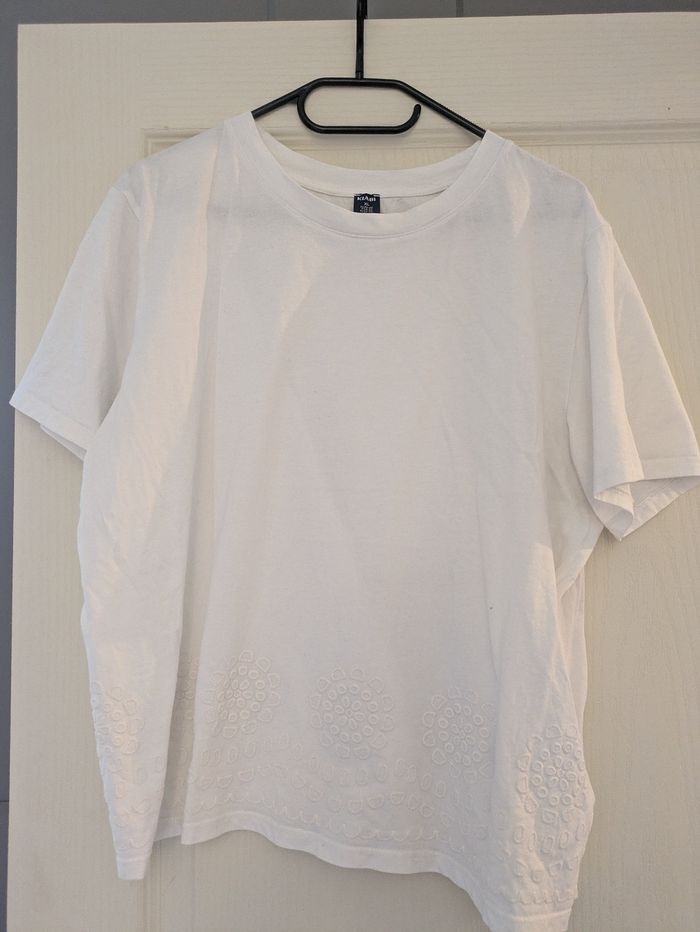Tee-shirt blanc avec motif Kiabi