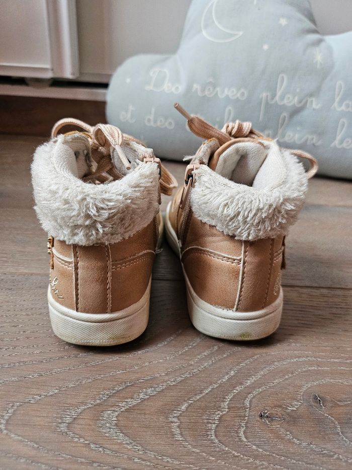 Chaussures montantes T.23 - photo numéro 4