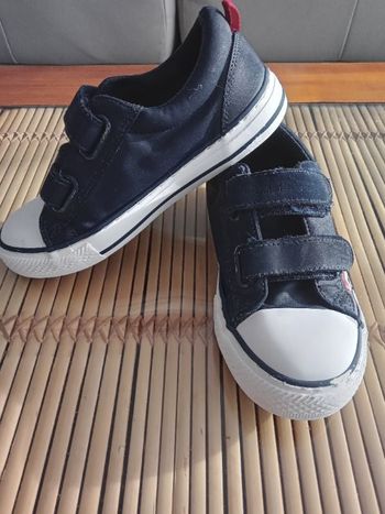 Paire de baskets bleues marine 33