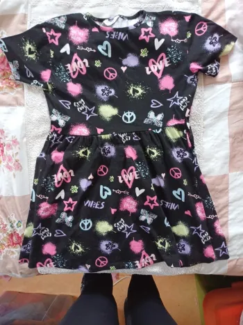 Robe noire manches courtes imprimé graf