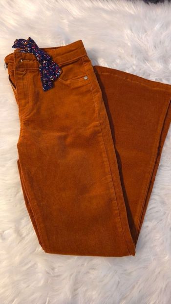 Neuf (non porté)🏷🥰😍 SUPERBE pantalon velours 9ans fille 😍🥰🤩