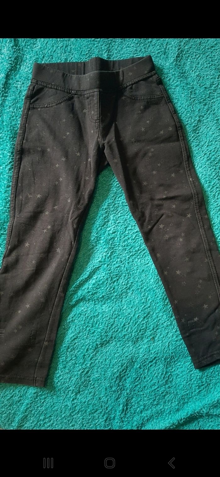 Pantalon noir motif etoiles