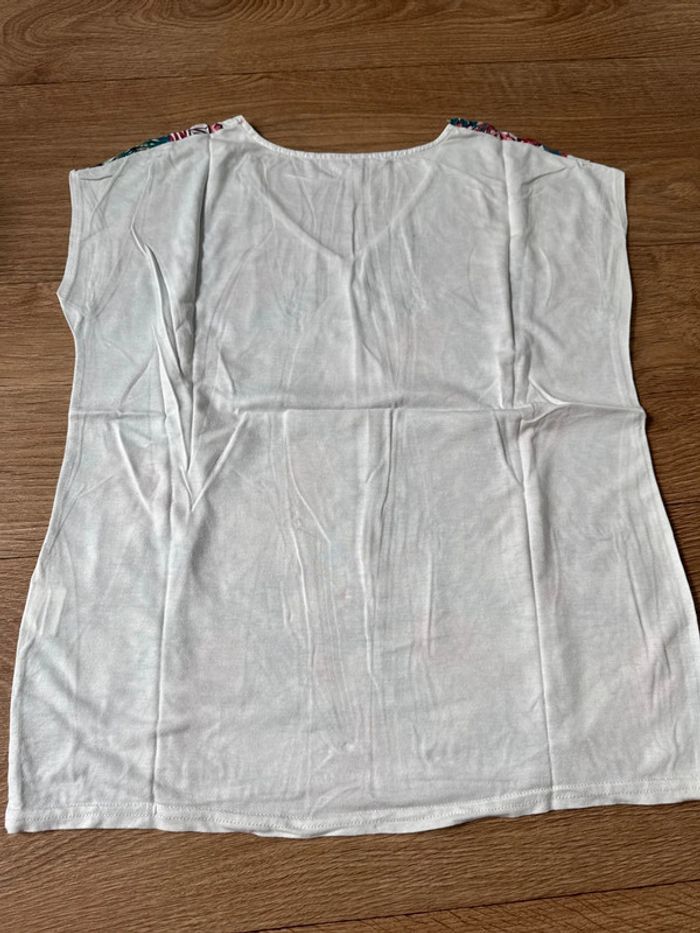 T shirt fleuris - photo numéro 4